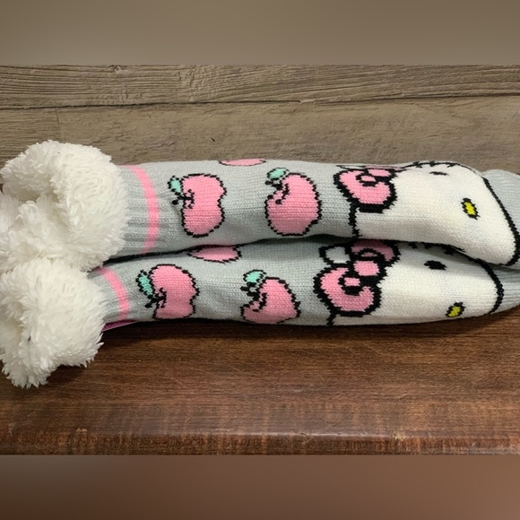Hello Kitty Cozy Warmers Socks GREY and PINK - NEW - Picture 6 of 6